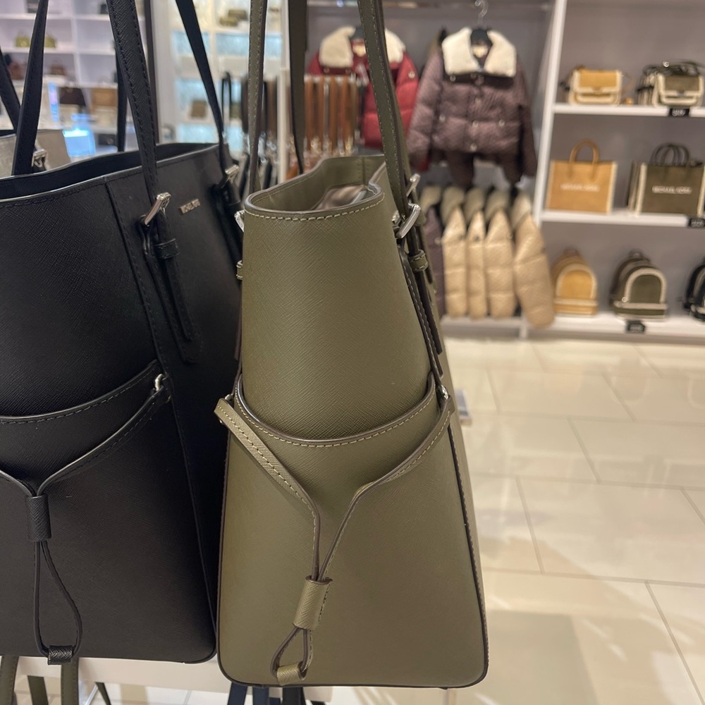 MICHAEL KORS Voyager Large Saffiano Leather EW Tote Shoulder Bag
Olive
NWT - Picture 8 of 16